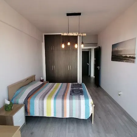 Must - Finikoudes Seaview Larnaka