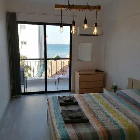 Must - Finikoudes Seaview Λάρνακα