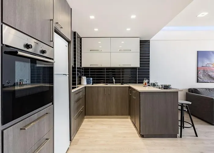 Must - Finikoudes Seaview *