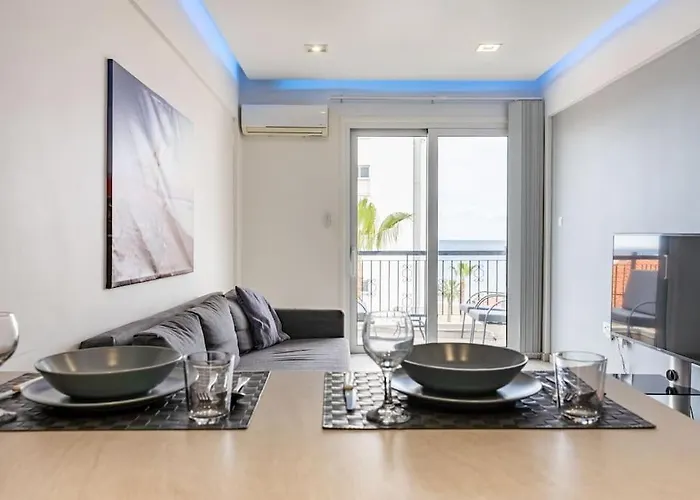 Must - Finikoudes Seaview * Larnaca