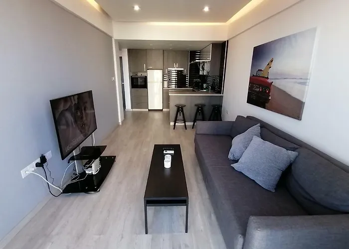 Must - Finikoudes Seaview * Larnaca