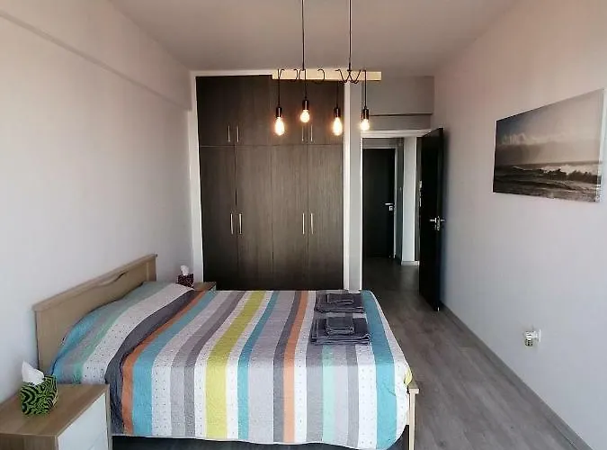 Must - Finikoudes Seaview Larnaca