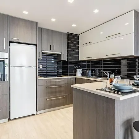 Must - Finikoudes Seaview Apartment Larnaca