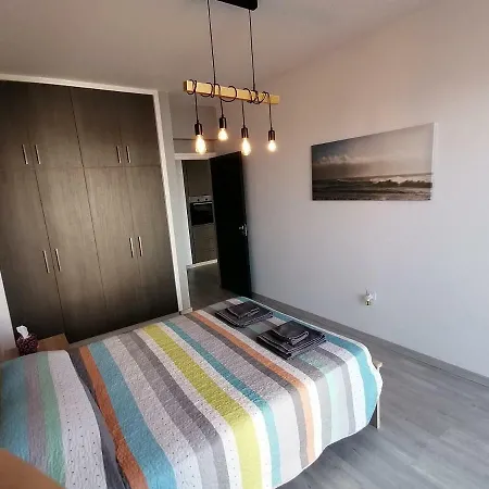 Lägenhet Must - Finikoudes Seaview