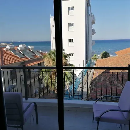 Must - Finikoudes Seaview * Lárnaka