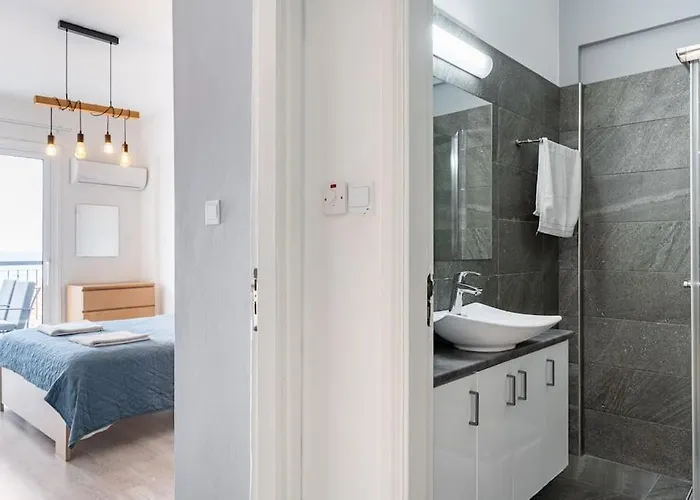 Must - Finikoudes Seaview Larnaca