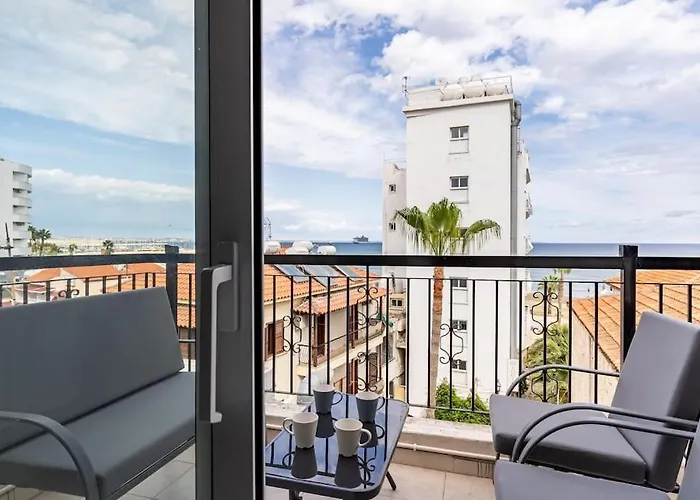 Must - Finikoudes Seaview Larnaca