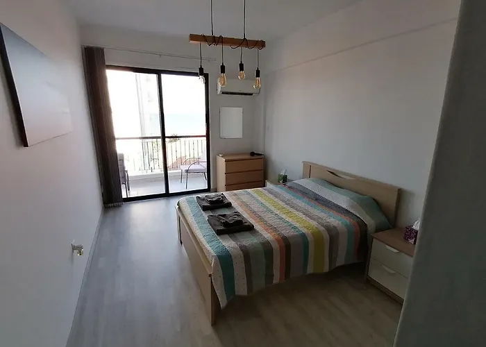 Must - Finikoudes Seaview * Larnaca