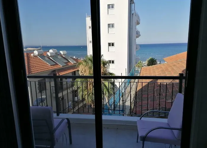 Must - Finikoudes Seaview * Larnaca