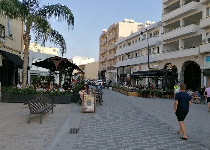 Must - Finikoudes Seaview Larnaca